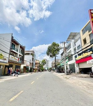 vừa ở vừa kinh doanh - nhà 3 tầng btct rất mới, 6pn - ngang lớn 9m * 11m - ngay phùng tá chu