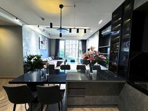 bán gấp cc cộng hòa plaza dt 140m2,3pn,tặng nội thất sổ hồng ,giá 8 tỷ lh : hân
