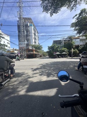 cần bán nhà đẹp 4 tầng đường hàn thuyên - vị trí đẹp sát lê thanh nghị - thiết kế hiện đại- giá tốt