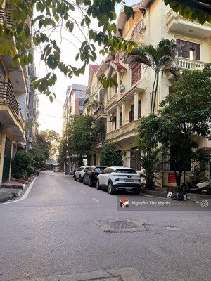 lk lô góc- 3 thoáng- oto tránh- kinh doanh-cây xanh xung quanh- nhà đẹp- ở ngay