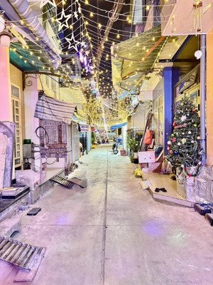 mặt tiền khu vip bàu cát tân bình, hơn 70m2 (4.1x17m), sổ a4, nhà nát bét tiện xây mới theo ý thích