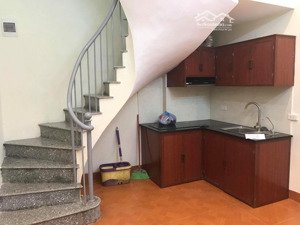 cho thuê nhà 4tx20m² ngõ 219 định công thượng. giá 6.5tr tiệu. lh: 