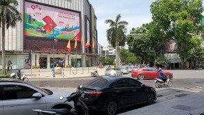 cho thuê nhà mặt phố lê đại hành mt 10m, dt 113m2 làm ngân hàng, showroom, vpđd, cafe. trực tiếp