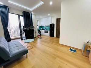 rẻ nhất tòa ct10- căn góc logia ngang view bể bơi rộng- diên tích 59,3m2 giá 2,13 tỷ có nội thất