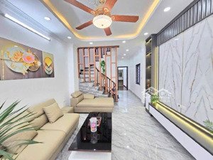 bán nhà thuỵ khuê, 44m2, 10.8 tỷ, gần ô tô, sát phố, 4 ngủ, nội thất xịn sò.