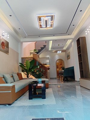nhà 2 tầng mới đẹp, tặng full nội thất, hxh 6m, 3pn, 3wc