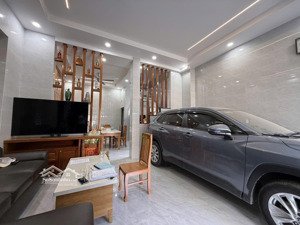 căn nhà hiếm trên trục đường 182 tăng nhơn phú a, nơi ô tô ngủ trong nhà mỗi ngày!