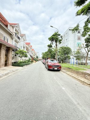 biệt thự dương quảng hàm, ngay khu biệt thự cityland 252m2, 11x25m, 4t có hầm thang máy, 1 chủ