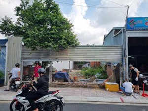 mặt tiền đường 8 linh trung cũ, 222m2 , ngang 8.4m dài 20m, 2 sổ riêng liền kề, đường nhựa 10m.