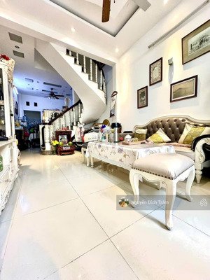 hxh tránh - nguyễn hồng đào; khu vip bàu cát dt gần 70m, 5 tầng dòng tiền 20tr/th giá 11.x tỷ