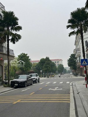 bán nhanh lk chà là 70m hướng đông nam ban công to sẵn sổ giá chỉ 9,9 tỷ chuyển đổi khoản vay