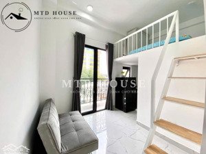 trống lại 1 phòng gác, giá rẻ có nội thất ban công