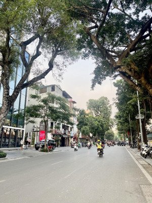 nổi bật giữa hoàn kiếm! phân lô ngõ ôtô tránh thang máy dân xây hai thoáng chỉ 11,5 tỷ