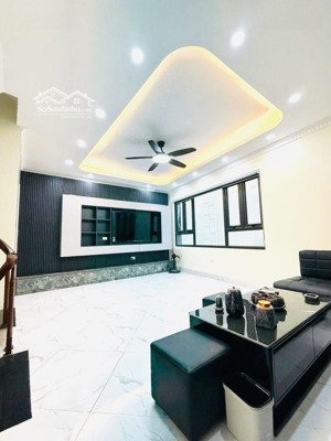 hồng tiến- bồ đề dt36m2 -nhà mới full nội thất - 6 tầng -thang máy -nở hậu- cách 5m ô tô tránh