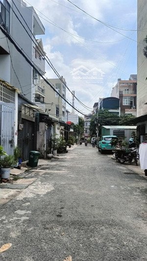 hẻm xe tải, nhà 4 tầng btct còn mới, rất đẹp, hoàn công đầy đủ, khách xem là mê