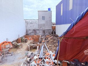 đất thổ cư mặt tiền bờ kênh - 93m2 - ql1a - khu kinh doanh sầm uất chỉ 4. x tỷ