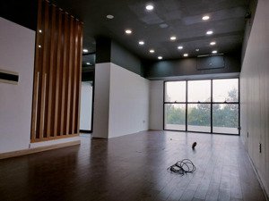 cho thuê văn phòng diện tích 100m2 tại the sun avenue chỉ 22 triệu. lh em oanh