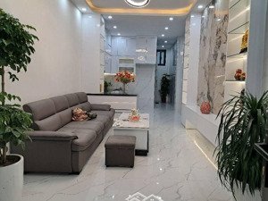 cực hiếm! chùa láng nhà mới ngõ rộng thông thoáng, 42m2 xây mới 5 tầng nhỉnh 8tỷ đồng có thang máy