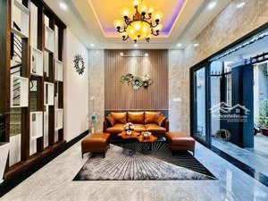 bán nhà ngay nguyễn đình chiểu, quận 3. giá: 4.2 tỷ. sổ hồng riêng. lh 