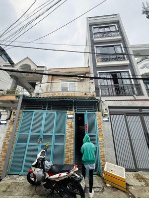 hiếm - nhà 2 tầng, cho thuê 18 triệu/tháng - 100m2 - shr nở hậu - hẻm oto