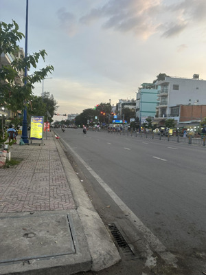 1/ tên lửa 6 x 20 xây dc 5 tấm giá 9.8 tỷ siêu đẹp