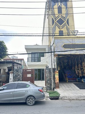 nhà 2 tầng mt đường dương văn cam, p. linh tây, tđ, dt 5.5x36m = 200m2, nhà sơn sửa lại mới sạch sẽ