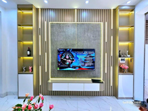 bán nhà rẻ cầu giấy 7,6 tỷ, mới đẹp, 3 bước ra phố, oto đỗ cạnh nhà, lô góc 2 thoáng, 40m2, 5t