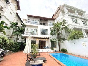 bán villa tô ngọc vân,tây hồ.dt 265m,4 tầng,thiết kế hiện đại,sân vườn,bể bơi,giá nhỉnh 70 tỷ