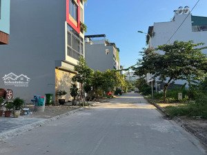 cần bán gấp lô đất đẹp hướng đông nam tại trung tâm khu tái định cư trâu qùy, gia lâm