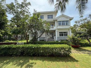 biệt thự đơn lập chateau khu vip nhất phú mỹ hưng giá mềm: 280 tỷ. xem nhà 