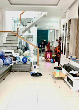 chính chủ 3 tỷ 8 hiệp bình gần chợ kdc hiện hữu gần gigamall hd thuê 2 năm sổ hồng đường 6m mb tốt