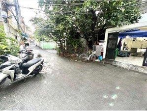 nhà hiếm ô tô 7 chỗ đỗ trước cổng khu phan văn trị mai xuân thưởng 6tỷ8