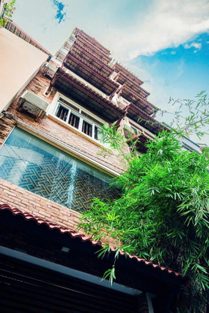 bán toà chdv hxh nguyễn đình chính, p.11, q.pn- dt : 8 x 12m, nh: 12m cn 90,2m2- 9 tầng- 28pn, 16wc