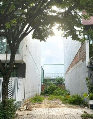 bán gấp lô đất mặt tiền hoàng xuân nhị, dt 89m, ngang 5m, gần 3 trường đại học lớn - giá 7 tỷ 8 tl