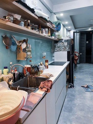 gấp phú nhận mặt tiền 40m 4 tầng doanh thu 21 triệu