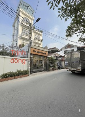 bán nhà 60m2 giá 4tỷ950tr sổ đỏ chuẩn ngõ ô trô tránh nhau kinh doanh cho thuê tốt trục chính đường