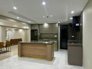 bán chung cư ciputra 143m2 view hồ tây nội thất mới cao cấp