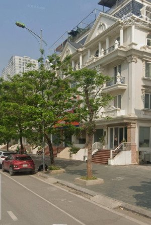 cho thuê biệt thự vip 250m2 x 5 tầng trung tâm kđt tp giao lưu