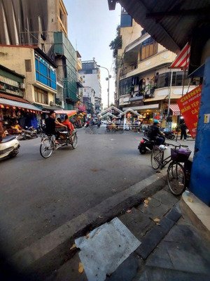 trung tâm hoàn kiếm - vị trí kim cương - dòng tiền vài tỷ/năm