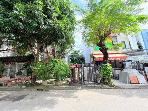 cần bán: nguyễn quang diêu 7m5 lề 4m - hướng: tây nam - dt: 90m2 - nằm vị trí gần cầu n.t.p