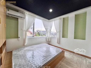 studio full nội thất - cửa sổ lớn sát ngã tư hàng xanh, đối diện đại học gtvt