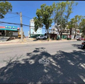 đất nền hai mặt tiền- 403,65m2 -đường phù đổng thiên vương -p.lâm viên (p8) - đà lạt -giá bán 42 tỷ