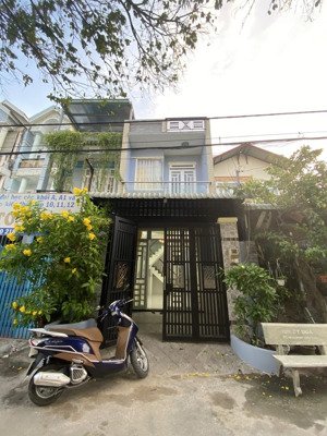 bán gấp nhà đẹp 1 trệt 1 lầu 240m2 ngay hồ văn tắng, củ chi. sổ hồng riêng