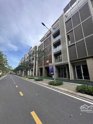 cho thuê shophouse global city 5 tầng nhà thô giá chỉ 20triệu/tháng