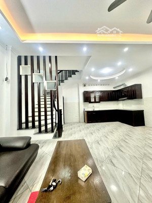 độc nhất cầu giấy. 20m ô tô tránh, ngõ rộng, nhà mới thoáng sáng, full nội thất, sđcc, 39m2*5t