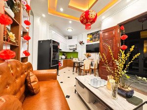 cần bán nhà riêng tại phố trần cung, dt: 30m2 x5 tầng, 3pn, 4wc, full nội thất đẹp, giá 8,3 tỷ