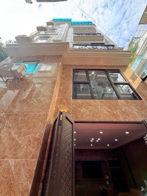 bán nhà riêng ngõ 27/39 võ chí công, cầu giấy, 32m2 x 5 tầng, giá 7,95 tỷ, sổ đỏ, full nội thất đẹp