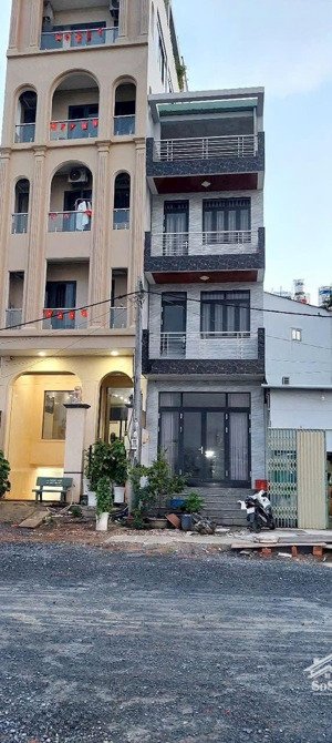 bán nhà mặt tiền bờ sông vàm thuật p. an hội đông (p.15 gò vấp cũ)