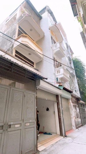 cho thuê nhà nguyên căn ở trong ngõ 98 thái hà, nhà 3 tầng 1 tum