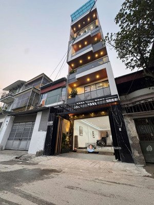 siêu phẩm 8 tầng gara 3 ô tô mặt ngõ 68 nguyễn văn linh xe tải tránh, full nội thất luxury